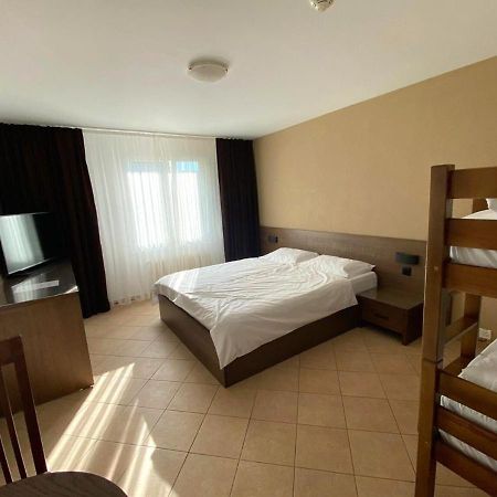 Motel Des Fleurs Servion Eksteriør bilde
