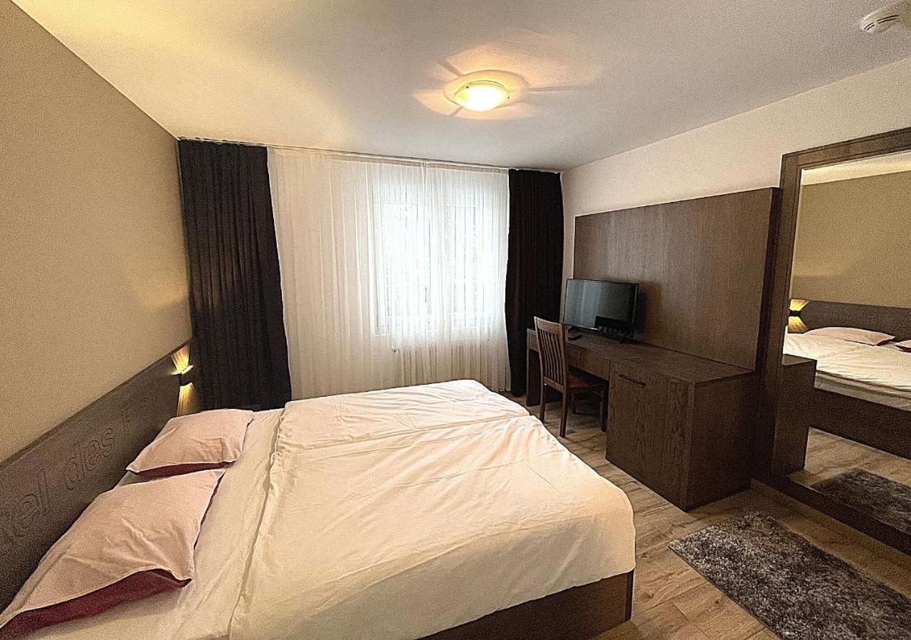 Motel Des Fleurs Servion Eksteriør bilde