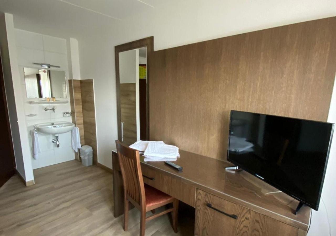 Motel Des Fleurs Servion Eksteriør bilde