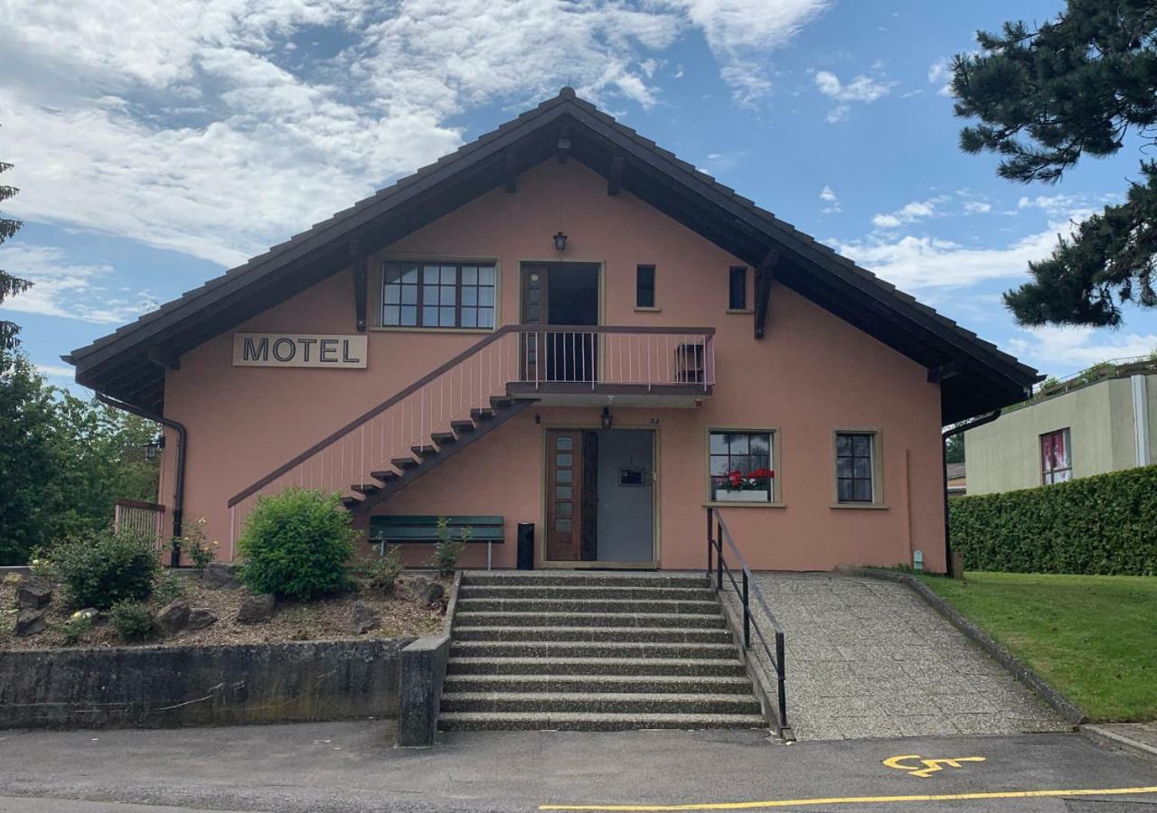 Motel Des Fleurs Servion Eksteriør bilde